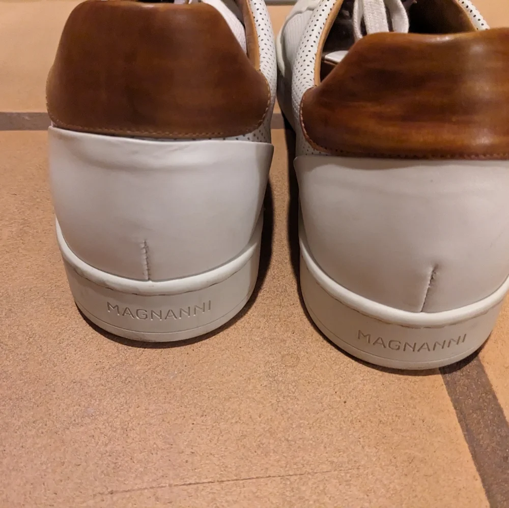 Magnanni Mens Perforated Leather Sneaker Size 13 EUC - Picture 5 of 7